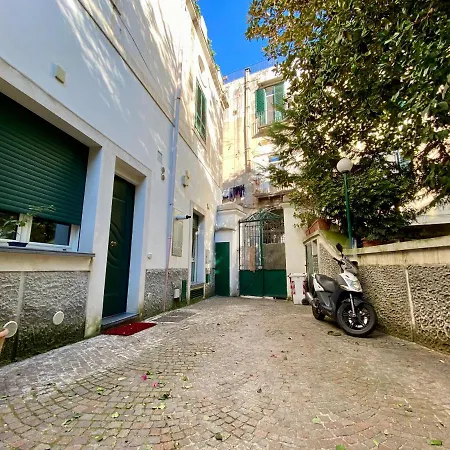 Alojamento de Acomodação e Pequeno-almoço Borgo Belvedere Nápoles